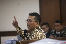 Hadir di Sidang, Pembuat...