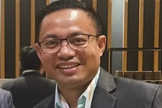 Ambruknya Rupiah dan...