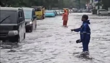 Banjir Rendam Jalan...