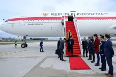Tiba di Paris, Presiden...