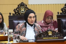 Profil Sari Yuliati,...