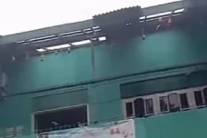 51 Rumah dan Sekolah...