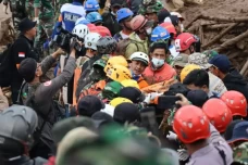 34 Jenazah Korban Longsor...