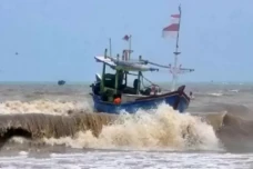 Peringatan Dini BMKG:...