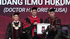 Raih Gelar Doktor Kehormatan...