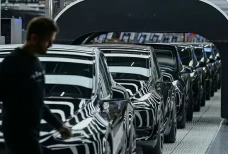 Produksi Model S dan...