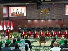 Arief Hidayat: Manusia...