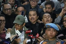 Roy Suryo Cs Minta Salinan...