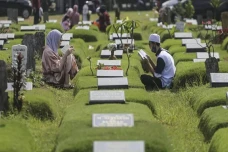 Bagaimana Hukum Ziarah...