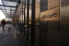 Gurita Bisnis Moodys...