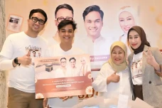 Ressa Rizky Dapat Hadiah...