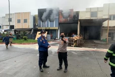 Kebakaran Gudang Pabrik...