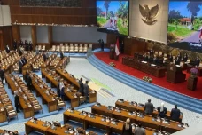 DPR Sepakati 10 Anggota...