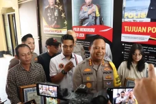 Lindungi Mahasiswi Korban...