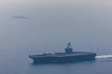 Memanas, Trump akan...
