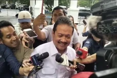 Menteri Trenggono Lempar...