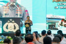 Bangun 18 Gudang Pangan,...