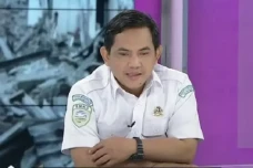 Daryono Mundur dari...