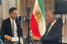 Reza Pahlevi Mengemis...