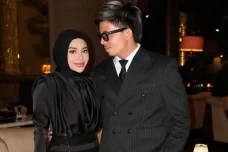 Aurel Dicuekin Keluarga...