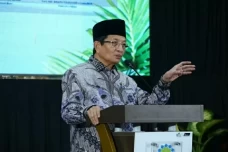 Menag Sebut Hilal Masih...