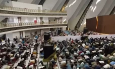 Melihat Suasana Tarawih...