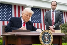 Tarif Trump Berubah-Ubah,...