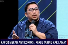 Feri Amsari Lihat Pelemahan...
