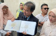 Roy Suryo Tunjukkan...