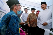 18 Juta Penerima Bansos...