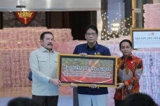 Pamer Sitaan Korupsi...