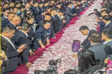 Viral! Bos China Bagikan...