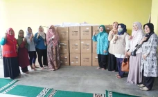 Anis Byarwati Beri Bantuan...