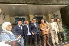 Refly Harun Pertanyakan...