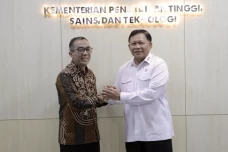 Dukung Giant Sea Wall,...