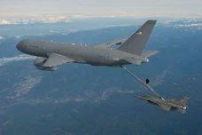 Armada Pesawat Pengisi...
