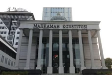 MK Diminta Larang Keluarga...