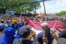 Warga Kalideres Tolak...