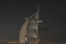 Hotel Ikonik Burj Al...