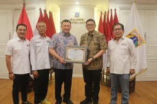 JICT Salurkan Donasi...