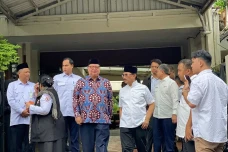 Melayat ke Rumah Duka...