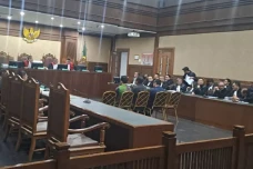 Tian Bahtiar Bebas,...