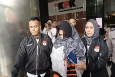 Modus Korupsi Bupati...
