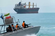 Iran Berperang, Krisis...