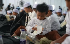 Berbagi Kebahagiaan,...