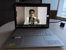 Laptop Tipis Tapi Tahan...