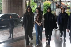 Ditangkap Imigrasi,...
