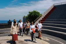 Jelang Libur Lebaran,...
