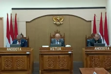 Gugatan Bonatua Silalahi...