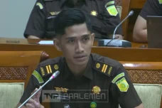 Momen Jaksa Penuntut...